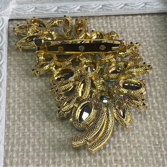 NEW Teal & Green Bling Brooch Pin Brooch Rhinestones Floral Spray - Picture 5 of 7